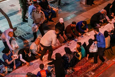 سفره افطاری ساده در بازار پانزده خرداد