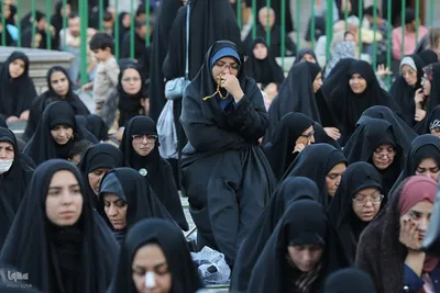 افراشتن پرچم عزا در حرم حضرت معصومه(س)