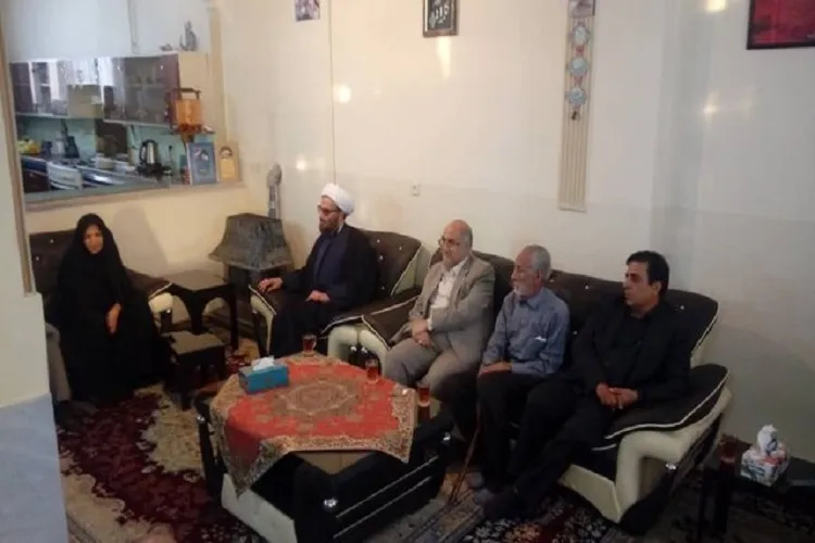 دیدار استاندار کرمان با خانواده شهید مدافع حرم