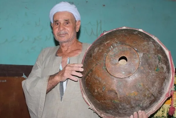 طنین طبل‌ها در اهرام ثلاثه