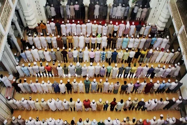 Mataas na Pangangailangan mga Mambabasa ng Quran sa Hyderabad ng India sa Buwan ng Pag-aayuno