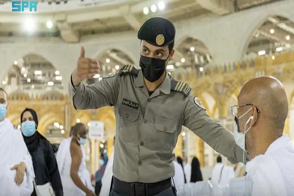 تأمین رفاه زائران مسجدالحرام با به‌کارگیری صدها نیروی خدماتی