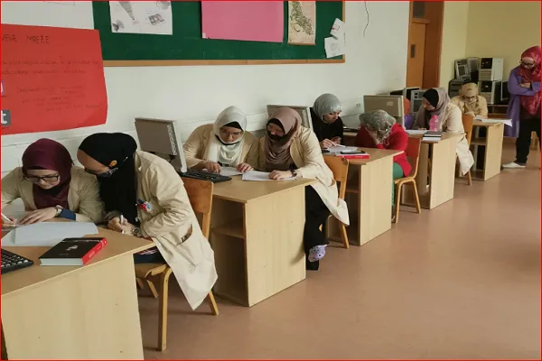 مسابقه کتابخوانی در کالج فارسی بوسنیایی سارایوو + عکس