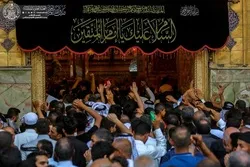 بالصور: مئات الآلاف يتوافدون إلى حرم الامام علي(ع) لإحياء ليلة شهادته
