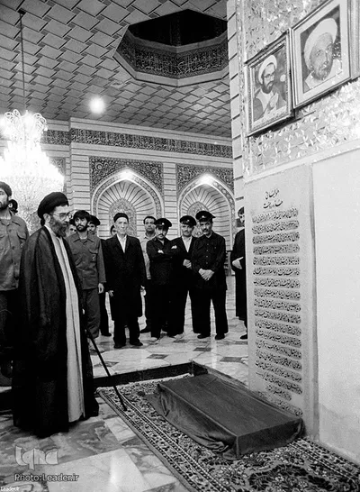 تصاویری از حضور رهبر انقلاب در حرم مطهر حضرت معصومه(س)