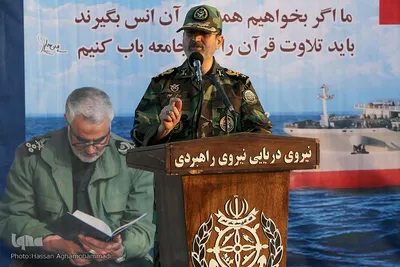 دومین محفل کاروان قرآنی انقلاب بر روی عرشه ناو بندر جمهوری اسلامی