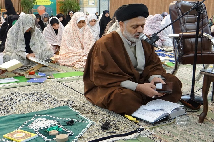 برگزاری اعمال ام داوود در مسجد دانشگاه تبریز