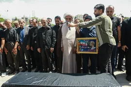  آیین تشییع پیکر زنده‌یاد بهروز رضوی، گوینده، مجری و بازیگر پیشکسوت صدا و سیما در مسجد بلال 
