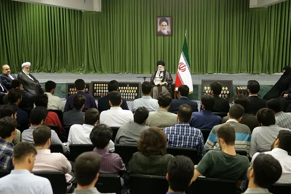 جزو منتقدین اجرای نادرست سیاست‌های اصل۴۴ هستم؛ دولت‌ها در این زمینه خوب عمل نکردند