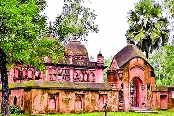 বাঙালি ও পারস্য স্থাপত্যরীতির অপূর্ব সম্মিলন