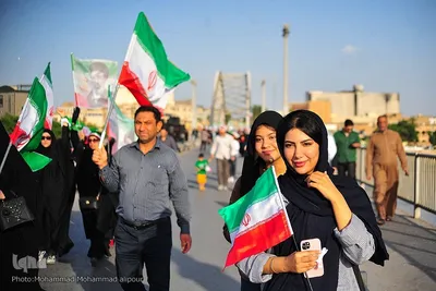 زنجیره انسانی در محکومیت تهدیدات حمله به پل‌ها و نیروگاه‌ها در اهواز