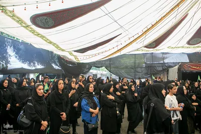 ظهر عاشورای حسینی در میدان شهدای ده‌ونک
