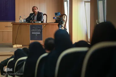  احمد بادکوبه، معاون پژوهشی دانشکده الهیات دانشگاه تهران در آیین اختتامیه دومین جشنواره رساله‌ها و مقالات برتر قرآنی