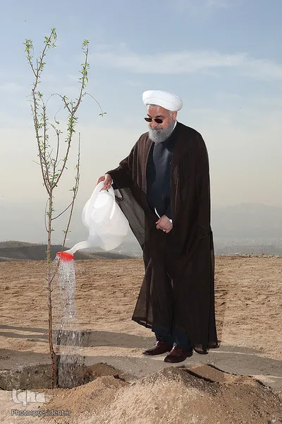 کاشت نهال توسط رییس جمهور به مناسبت گرامیداشت روز درختکاری	
