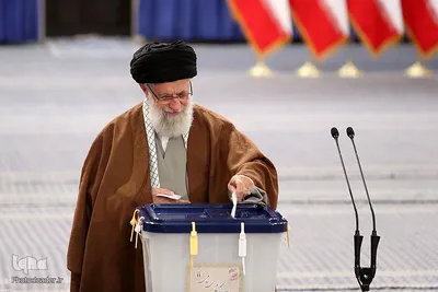 حضور رهبر معظم انقلاب در پای صندوق رأی