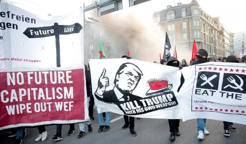 İsveçrədə Trampın Davos səfərinə qarşı etiraz– FOTO