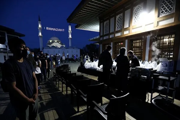Amerika Diyanet Merkezi'nde ilk iftar sevinci