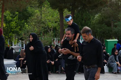 پیاده‌روی دلدادگان اربعین حسینی در خمینی‌شهر