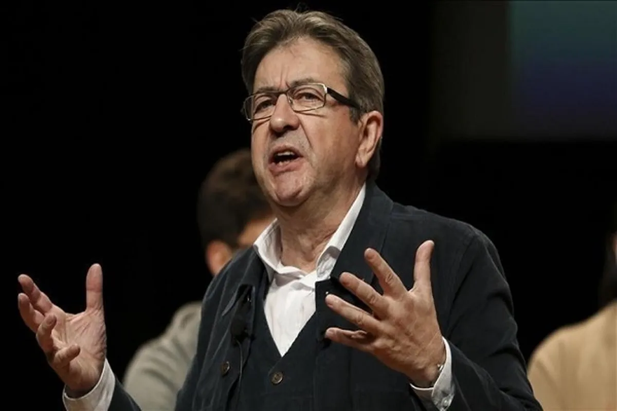 Port d'abayas : Mélenchon dénonce « une obsession contre les musulmans »