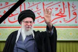 زنجانی‌ها به سوگ رهبر شهید خود نشستند