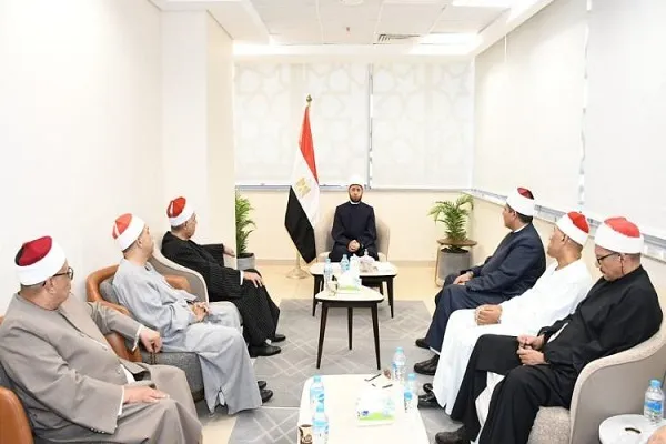 ينبغي أن تشرف نقابة القراء على تقديم خامات صوتية بديعة + صور