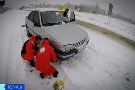امدادرسانی به مسافران گرفتار برف و کولاک در آذربایجان غربی