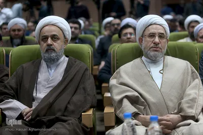 آیت‌الله محسن اراکی، دبیرکل سابق مجمع جهانی تقریب مذاهب اسلامی و حجت‌الاسلام و المسلمین حمید شهریاری، دبیرکل جدید مجمع جهانی تقریب مذاهب اسلامی