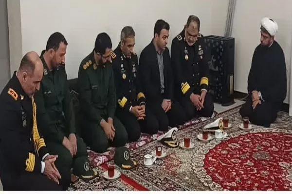 بازدید فرمانده کل نیروی دریایی ارتش از منزل تازه‌احداث مددجوی نوشهری