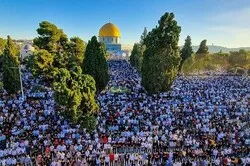 150 000 Palestiniens ont effectué la prière de l'Aïd al-Adha à Al-Aqsa
