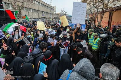 تجمع مردمی دانشجویی مقابل سفارت فرانسه