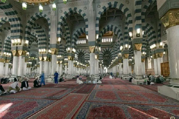 Des cercles coraniques quotidiens à la mosquée du Prophète