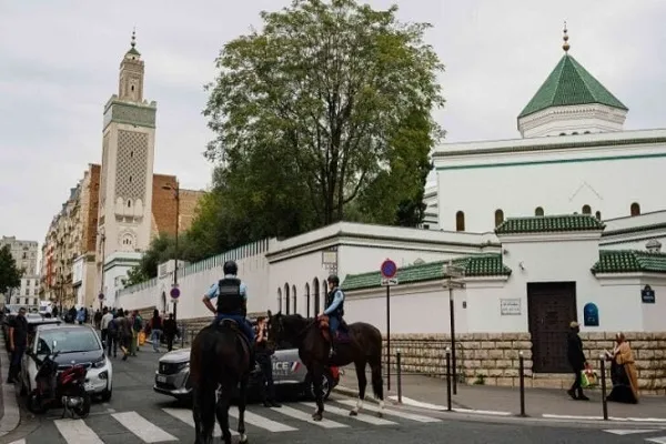فتح تحقيق في حادث تمزيق مصاحف داخل مسجد بفرنسا