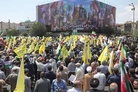 تهرانی‌ها پس از نماز جمعه در محکومیت تهاجم اسرائیل به خیابان‌ها آمدند”