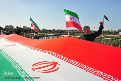 زنجیره انسانی در محکومیت تهدیدات حمله به پل‌ها و نیروگاه‌ها در اهواز