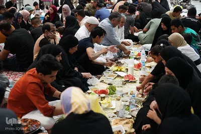 سفره‌های افطاری در جوار آستان علوی