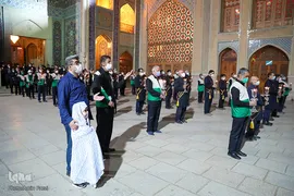 مراسم شام غریبان و لاله گردانی خادمین حرم شاهچراغ (ع)