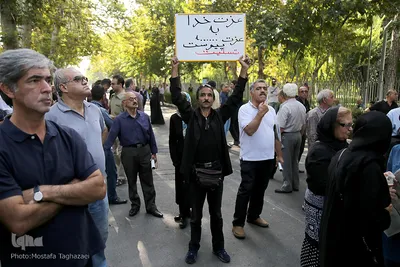 مراسم تشییع جنازه عزت الله انتظامی