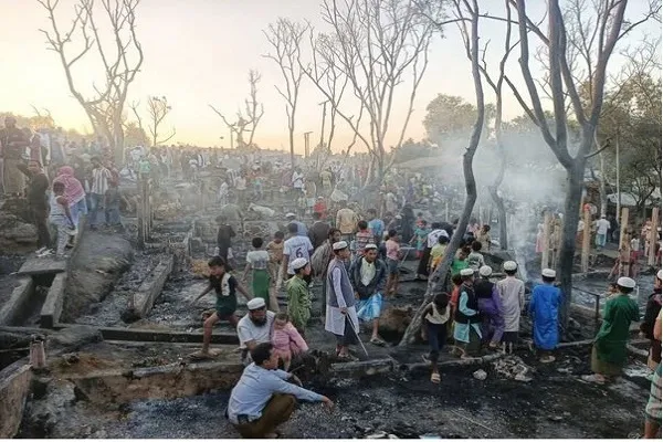 রোহিঙ্গা মুসলিম শরণার্থী শিবিরে আগুন