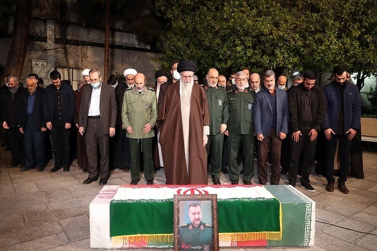 Kiongozi Muadhamu aongoza Sala ya Maiti ya kuusalia mwili wa Shahidi Mousavi