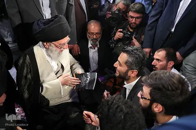 دیدار جمعی از شاعران و اهالی فرهنگ و ادب با رهبر انقلاب