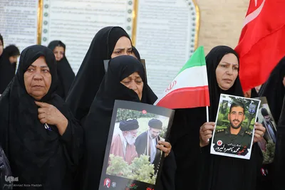 آیین وداع با پیکر مطهر سرهنگ پاسدار «شهید محمدناصر دلیرور» از شهدای نیروی دریایی سپاه  در حرم شاهچراغ(ع)