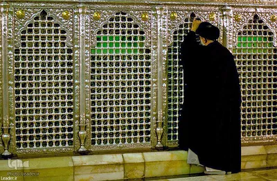 تصاویری از حضور رهبر انقلاب در حرم مطهر حضرت معصومه(س)