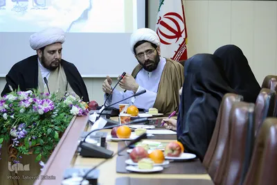 نشست ایمان در بحران