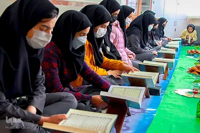 کرسی تلاوت قرآن دانش‌آموزی در ملایر