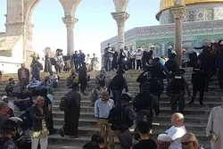 Xaxamlar Əqsa məscidində etikaf saxlayanlara hücum etdilər