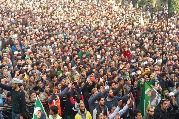 Keşmirli Müslümanlar Hz. Muhammed'in (s.a.v) doğum yıldönümünü kutladı