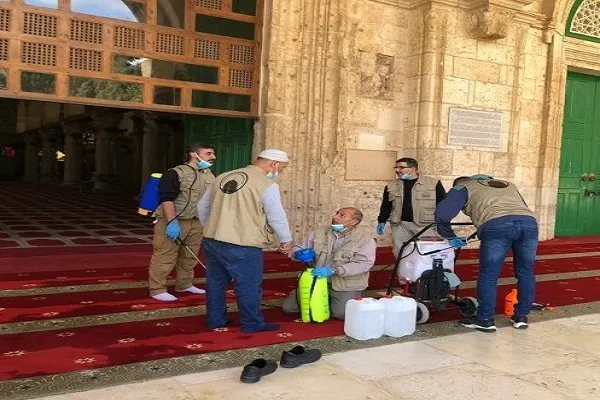 ضدعفونی و آماده کردن مسجدالاقصی برای نماز جمعه فردا + عکس
