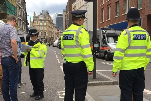 Londra'da bıçaklı terör saldırısı: Saldırgan etkisiz hale getirildi