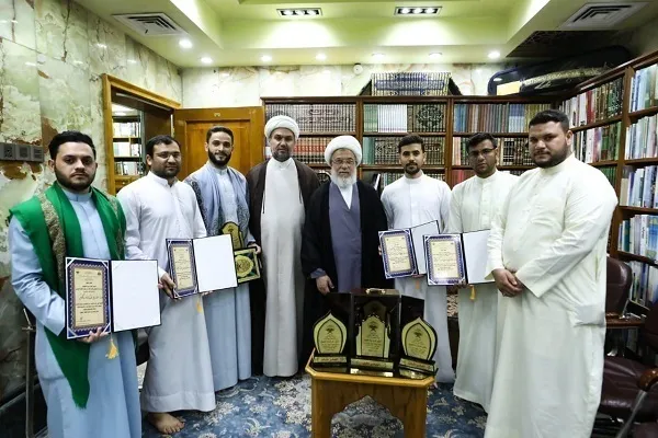 Pinarangalan ang mga Nanalo sa Kumpetisyon ng Qur’an sa Iraq