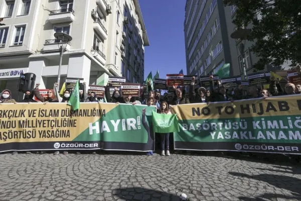Amerika və Türkiyə müsəlmanları Hindistanın hicablı qadınlarıını dəstəkləyib